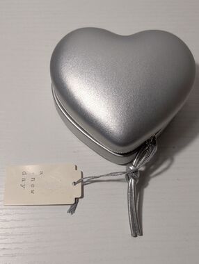 Heart Jewelry Case NWT Silver Metallic